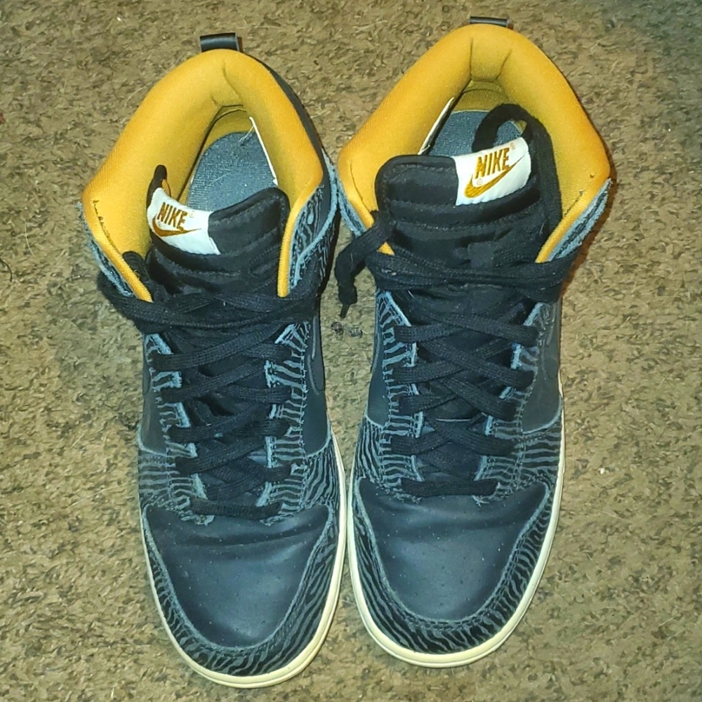Nike Navy High Tops w 10 m 8.5